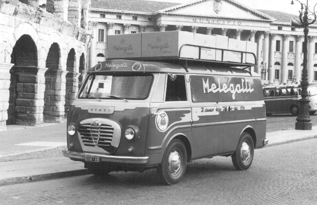 Un furgoncino Alfa Romeo del 1956