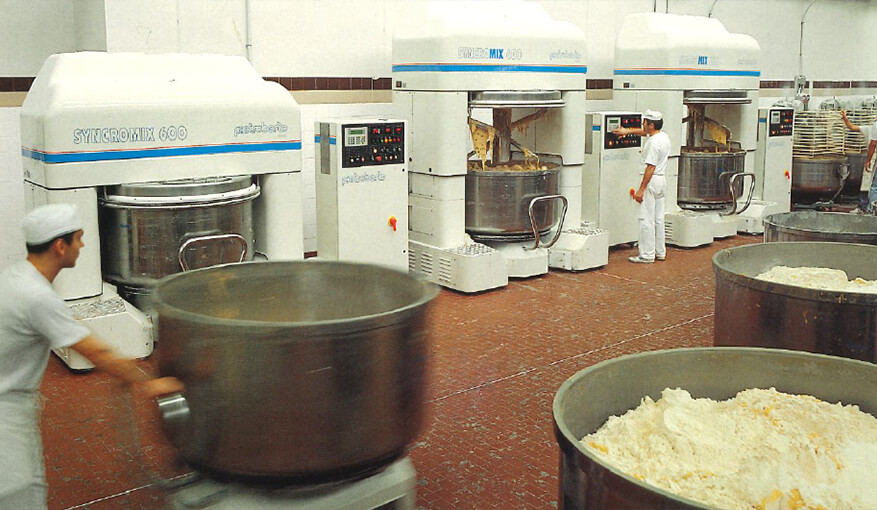 Pandoro production in the S. Giovanni Lupatoto plant